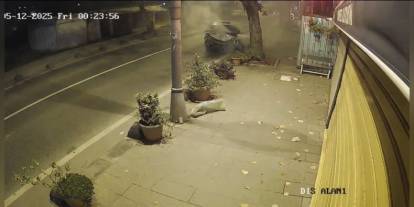 Ehliyetsiz Sürücü Kontrolü Kaybetti: Otomobil Ağaca Çarparak Yola Savruldu, 2 Yaralı