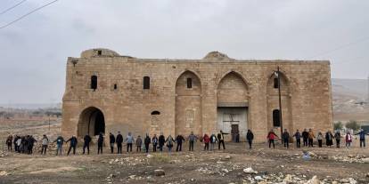 İbrahim Peygamber'in diyarı Şanlıurfa'da doğa tutkunları tarihi Germuş Kilisesi için yürüdü