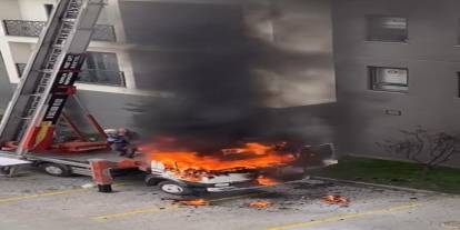 Ev taşıma kabusa döndü... Vinç alev aldı, vatandaşlar damacanayla söndürmeye çalıştı