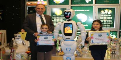 Diyarbakırlı öğrenciler atık malzemelerden robot yaptı