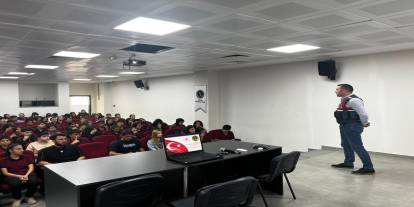 Jandarma'dan Öğrencilere Dijital Farkındalık Dersi: Siber Suçlara Karşı Uyarıldılar