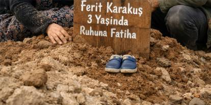 Soluk borusuna fasulye kaçan 3 yaşındaki çocuk hayatını kaybetti