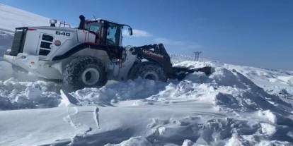 Tipi Yolları Kapatıyor, Ekipler Açıyor: Beytüşşebap’ta Beyaz Esaret