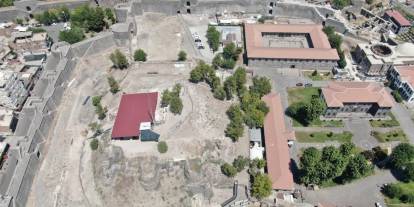 100 yıldır toprak altında olan Diyarbakır surları gün yüzüne çıkarıldı