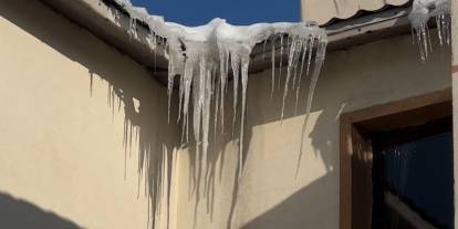 Yüksekova’da buz sarkıtları 2 metreyi geçti