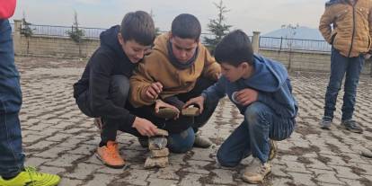 Çocuklardan Teknolojiye "Stop": Geleneksel Oyunlar Sokakları Şenlendirdi!