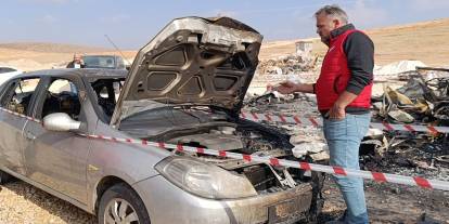 Şanlıurfa'da inşaat şantiyesinde otomobiller alev alev yandı