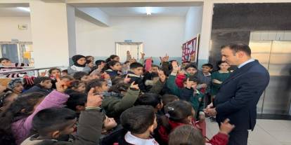 Gönüllüler bir araya geldi Şırnak'ın bu köy okulunda 2 bin kitaplık kütüphane açıldı