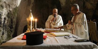 Dünya'nın ilk mağara kilisesinde Noel ayini