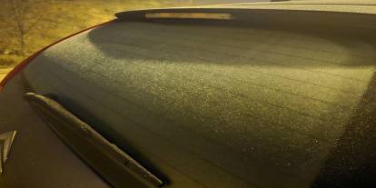 Elazığ'da araçların camları buz tuttu