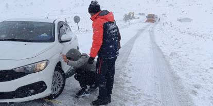 Şırnak'ta mahsur kalan 22 araç için "turuncu kod" verildi, ekipler harekete geçti