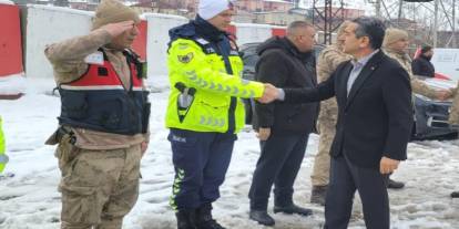 Şırnak Valisi Birol Ekici’den Yol Kontrol Noktalarına Moral Ziyareti