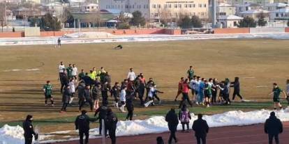 Erzincan'da Futbol Değil Kavga Konuşuldu: Tekme ve Yumruklar Havada Uçuştu!