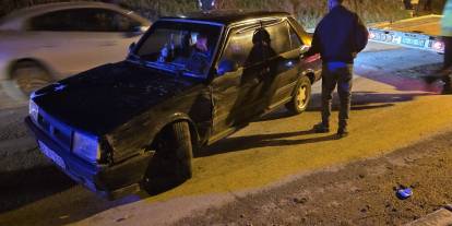 Karaköy Mahallesi'nde Şiddetli Çarpışma: 2 Otomobil Birbirine Girdi, 4 Yaralı