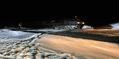 Sarıkamış'ta yük treni otomobile çarptı: 1 yaralı