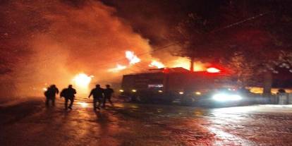 Bolu’da iki katlı ev alevlere teslim oldu