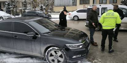 DEM Partili belediye başkanının resmi aracına el konuldu