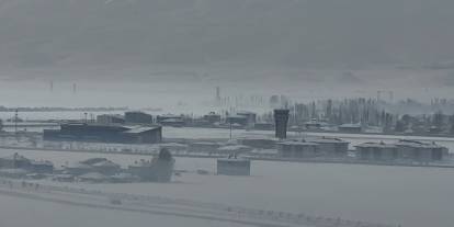 Komşu il Hakkari'de uçak seferleri kar engeline takıldı