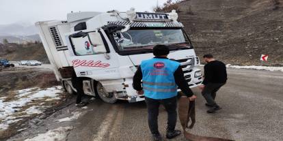 Şırnak–Hakkari Yolunda Mahsur Kalan Onlarca Tır Kurtarıldı