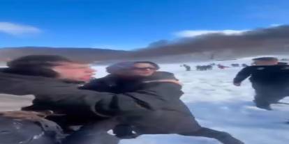 Kartepe'de tartışma kavgaya döndü: Baba, çocuklarının yanında darp edildi