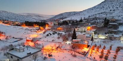 Beyaza bürünen mahalle ihtişamı ile kendine hayran bıraktı