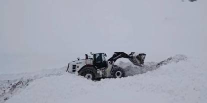 Kar Kaplanları 2 Metre yüksekliğindeki Karla kapanan yollarda çalışma başlattı