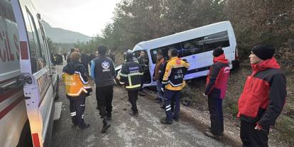 Öğrenci minibüsü şarampole uçtu: 17 yaralı