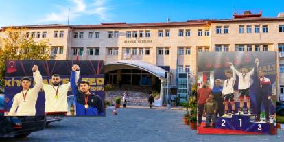Şırnak Valiliği’nden Türkiye şampiyonu haltercilere tebrik