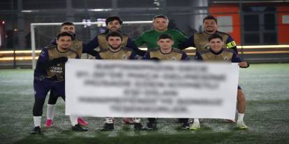 Gece Yarısı "Vize" Çıktı, Saha Karıştı! Arkadaşlarının Açtığı Pankart Sosyal Medyayı Salladı