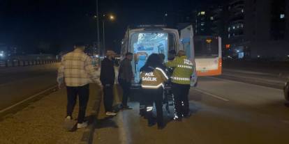 Karşıya geçmek isterken otomobilin çarptığı kadın ağır yaralandı