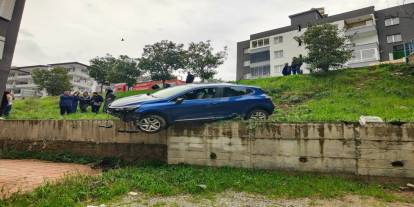 Bir Anlık Hata, Metrelerce Yükseklikten Bahçeye Uçurdu! "Pedal Karışınca" Kabus Yaşandı