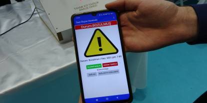 Mutfaktaki Görünmez Tehlikeye "Akıllı" Çözüm! Liseli Gençlerden Zehirlenmeyi Önleyen Buluş