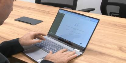 Önce Düşünüyor Sonra Cevap Veriyor! Dev Modellere Meydan Okuyan "Düşünen" Yapay Zeka