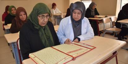 Hece hece başladı, 70'inden sonra Kur'an-ı Kerim'i öğrendi