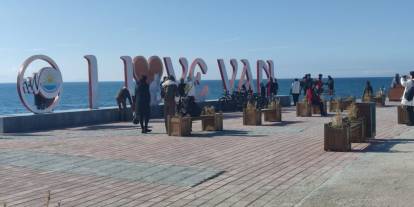 Termometreler Mevsim Normallerini Aştı! Güneşi Gören Sahil Bandına Koştu