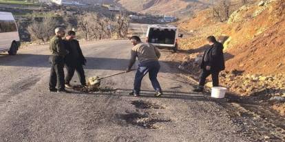 Şırnak’ta Karayollarının Yapamadığını Vatandaş Yaptı