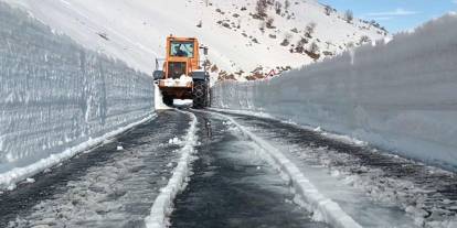 Şırnak'ta 70 gündür kapalı olan belde yolunun açılması için çalışmalar başlatıldı