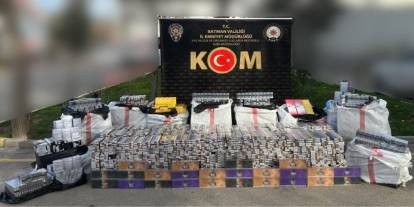28 bin paket kaçak sigara hurdaların altından çıktı