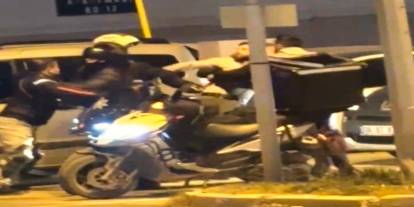 Trafikte Öfke Patlaması! Sürücülerin Kavgası Saniye Saniye Kaydedildi