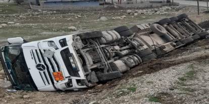 Şırnak’ta Atık Su Tankeri Devrildi: Sürücü Yaralı
