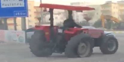 Bu Da Adıyaman Usulü Çözüm! Lastiği Patlayınca Traktörü "Üç Teker" Yaptı