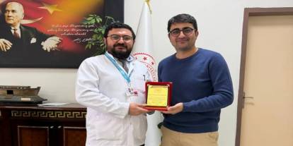 Şırnak Devlet Hastanesi’nde Anlamlı Veda: Başhekimden Teşekkür Plaketi