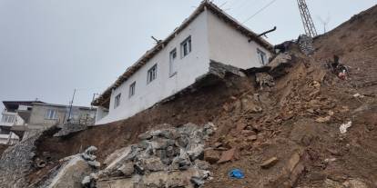 Şırnaklı vatandaş bütün birikimi ile ev yaptı, toprak kayması ile 'hayatı' askıda kaldı