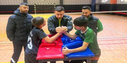 Şırnak'ta Bilek Güreşi Yıldızlar İlçe Birinciliği Heyecanı