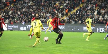 Ziraat Türkiye Kupasında Fenerbahçe, Gaziantep'i 4 golle turnuvadan eledi