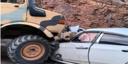 Hakkari'de Askeri Araç otomobille kafa kafaya çarpıştı