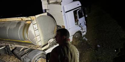 Cizre’de Tır Şarampole uçtu, sürücü ölümden kıl payı kurtuldu