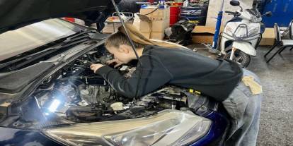 Sanayinin 17 Yaşındaki Kadın Ustası: Şanzıman Söküp Takıyor