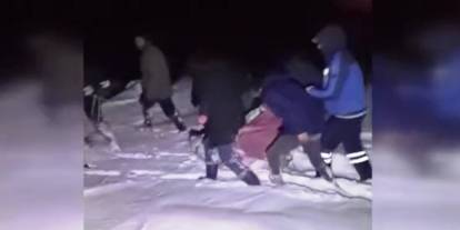 Kars’ta İnanılmaz Kurtuluş: 85 Yaşındaki Kadını Leğenle 2 Kilometre Taşıdılar!