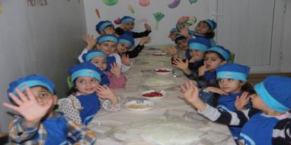 Cizre'de Kur'an kursu öğrencileri ailelerine güllaç hazırladı